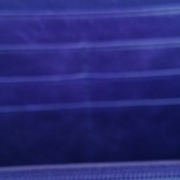 Elliott Lucca Handbag and Wallet - Picture 3 of 15